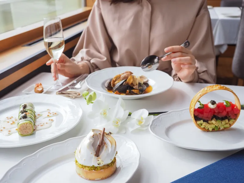Choreographed Indulgence: How Dubai's Pastry Chefs Are Turning Dessert Service Into a Living Art Form
